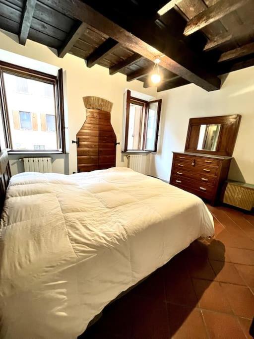 Wonderful Central Apartment! Мантова Екстериор снимка