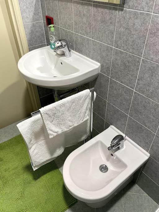 Wonderful Central Apartment! Мантова Екстериор снимка